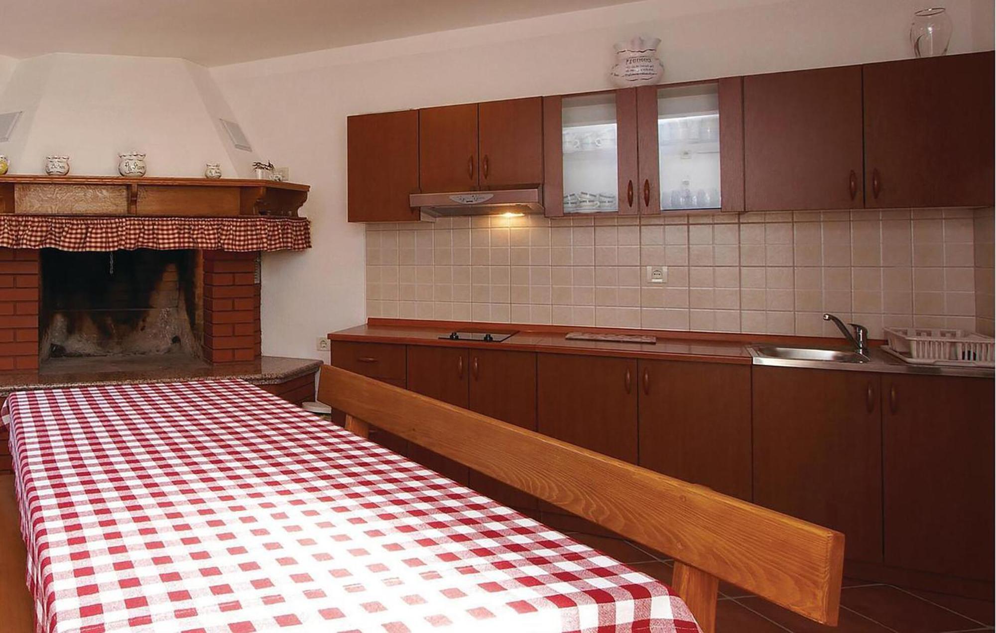 2 Bedroom Awesome Apartment In Plomin Exterior foto