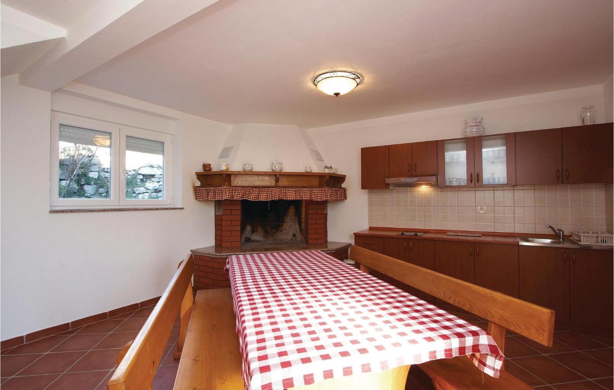 2 Bedroom Awesome Apartment In Plomin Exterior foto